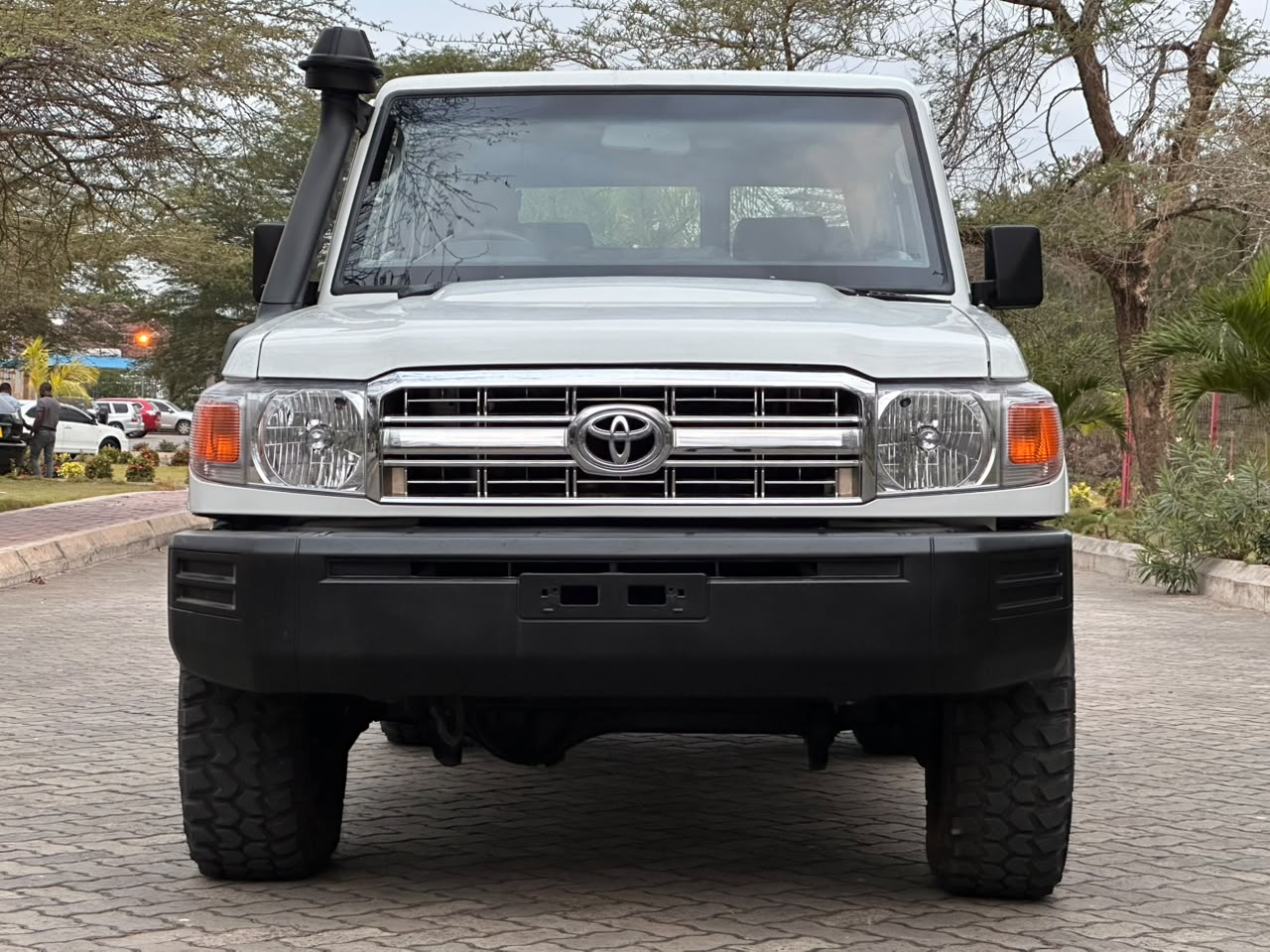 TOYOTA LAND CRUISER
